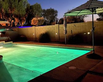 3 Br Heated Private Saltwater Sunny Pool In/Out Stereo Speakers Prof Bbq Gril - Maricopa - Piscina