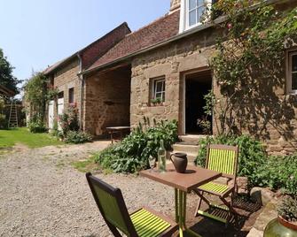 Maison historique arborée avec jardin et étang privés, idéale pour un couple - FR-1-497-135 - Flers - Patio