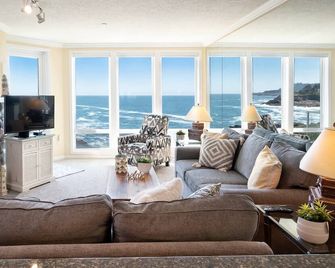 The Lighthouse, Whale Watching, Fireplace & Pool - Depoe Bay - Wohnzimmer