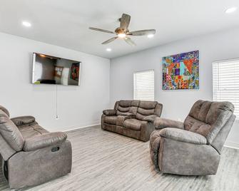 Baltimore Townhome w/ Private Rooftop Patio! - Baltimore