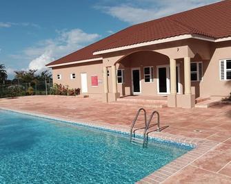 Savannah's Escape is a Two (2) Bedroom two (2) Bathroom house. - Ocho Rios - Pool