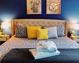 The Lakeside Getaway - Newly Renovated Condo On Lake Conroe - Willis - Bedroom