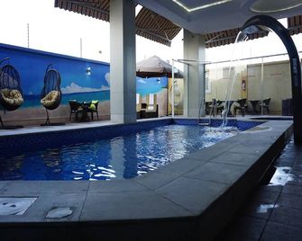 Pearlwort Hotel and Suites - Lagos - Bazén