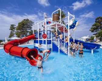 Zaton Holiday Resort - Zaton - Zwembad