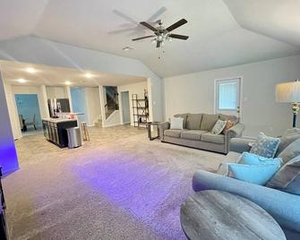 The House - Rosenberg - Living room