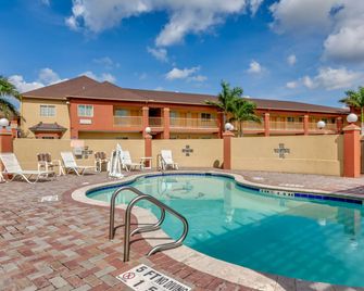 كواليتي إن براونسفيل - برونسفيلي (تكساس) - حوض السباحة