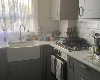 Mid City Charm - 1-Bed Apartment in London - London - Kitchen