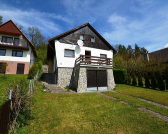 Cottage near River Ohre with Garden - Počedělice