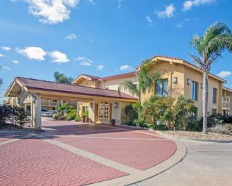 La Quinta Inn by Wyndham Victoria - Victoria - Rakennus
