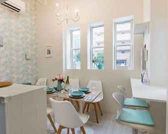 M Natural New Westernstyle building Shinkansen / Osaka Osaka - أوساكا - مطعم