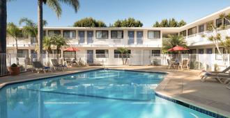 Motel 6 Goleta, Ca - Santa Barbara - Schoener - Zwembad