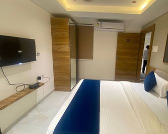 Jmb Hotel Height - אינדור - חדר שינה