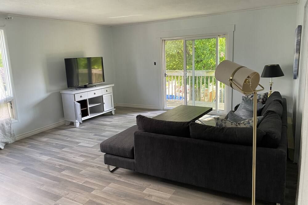 The Water Street Inn - Napanee - Living room
