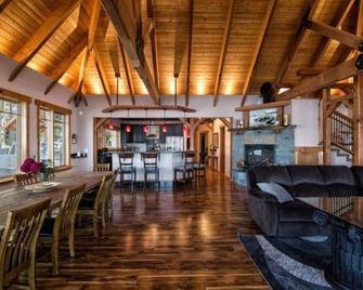 Beach house, heated pool, hot tub, private beach, shared dock - Friday Harbor - Sala de estar
