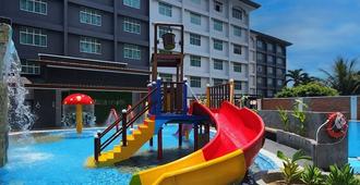 Raia Inn Penang - Bayan Lepas - Piscina