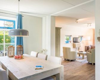 Traditional Villa With two Bathrooms on Texel Near the Sea - De Koog - Dining room