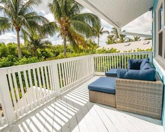 Hutchinson Island 2br,2ba - Private Beach Access - Fort Pierce - Balkon