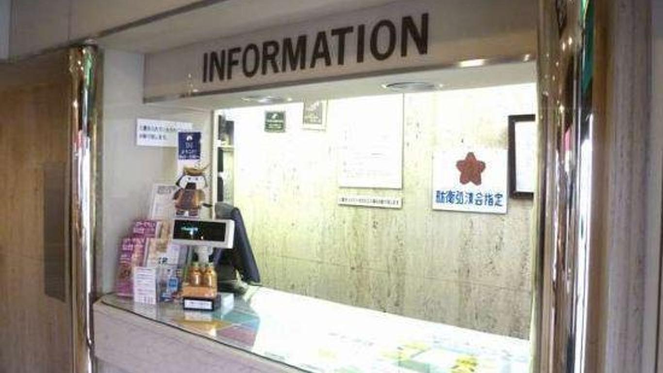 Capsule Hotel Leaves