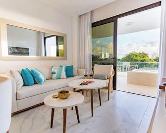 Amoré Sunset: Spacious Whirpool Suite - Bavaro - Living room