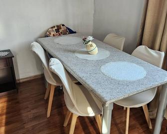 Apartment steps from Mall Arauco Maipú, Parking, wi fi. - Maipu - Comedor