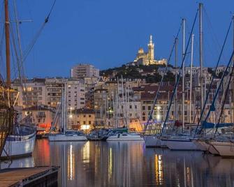 CHEZ VERO - Chambre d'hôte privée - proche Cassis Ste Baume Marseille Le Castelet Agora - parking clos - - Aubagne - Vista del exterior