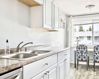 Perfect Tacoma Guest Retreat Near Lake & Downtown! - Lakewood - Kuchyň