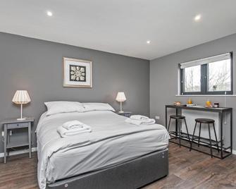Paddock Drive - Winchester - Bedroom