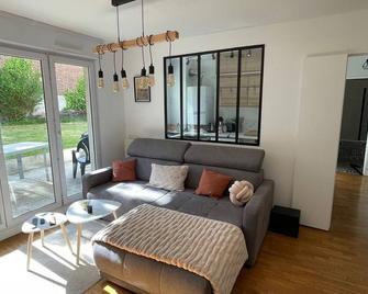 1 Bedroom Apartment in La Garenne-Colombes - La Garenne-Colombes - Living room