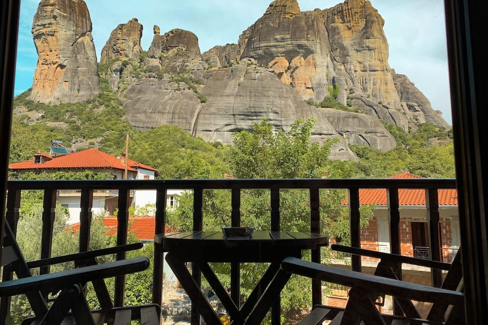 إلينا جست هاوس