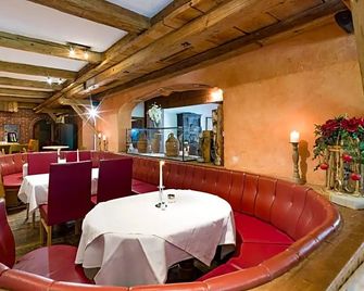 Sidan Hotel Restaurant & Pizzeria - 馬里羅芬 - 餐廳