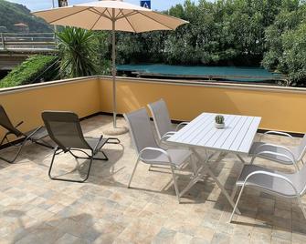 Affittacamere Sapore di Mare - לבאנטו - מרפסת