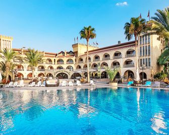 Le Chateau Lambousa Hotel Cyprus - Lápithos - Piscina