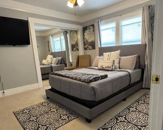 West Oakland Home Minutes from San Francisco - 3BR with Full Kitchen - אוקלנד - חדר שינה