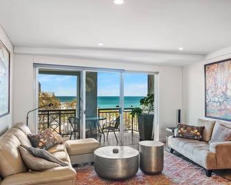 Apartment M305 - a popular beachside apartment! - Perth - Living room