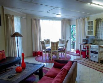 Veki's Village Cottages - Mbabane - Sala de estar