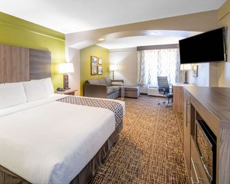 La Quinta Inn & Suites by Wyndham Atlanta Stockbridge - Stockbridge - Habitación