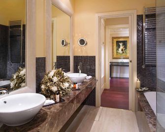 Grand Hotel Palazzo Livorno - Livorno - Schlafzimmer