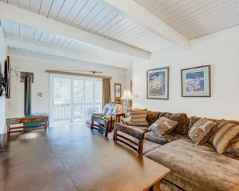 Lake Tahoe Retreat - Incline Village - Living room