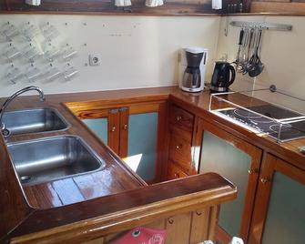 tjalkjacht pelikaan enkhuizen - Enkhuizen - Кухня