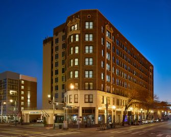Doubletree By Hilton Memphis Downtown - Memphis - Building
