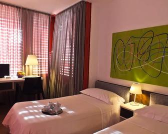 Hotel Garni Centro - Chiasso - Schlafzimmer