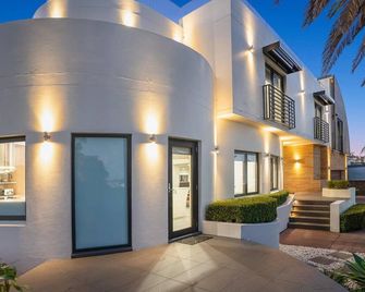 Whitehaven - Luxury Waterfront Escape In The Heart Of Terrigal - Wamberal - Gebäude
