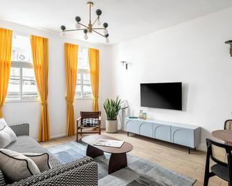 Mate Levinski - By Homy - תל אביב - סלון