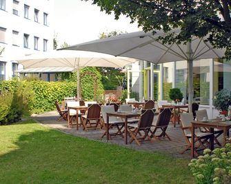 Hansa Apart-Hotel - Regensburg - Innenhof