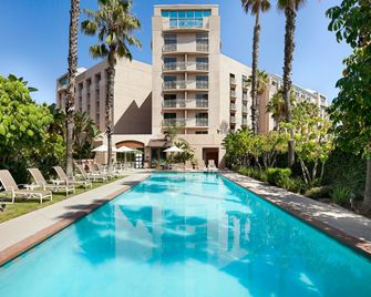 Embassy Suites by Hilton Brea North Orange County - Brea - Piscina