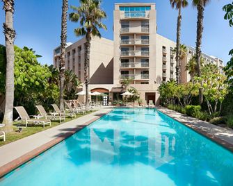Embassy Suites by Hilton Brea North Orange County - Brea - Piscina