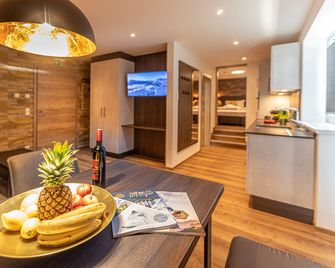 Tevini Boutique Suites by we rent - Zell am See - Essbereich