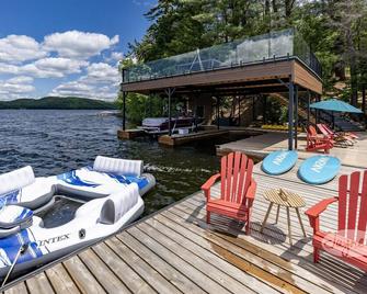 Incredible Modern 6 bdrm, 5 bath Open-Concept Cottage on Lovely Lake of Bays! - Bondi Village