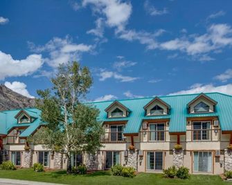 Waterton Glacier Suites - Waterton - Edificio