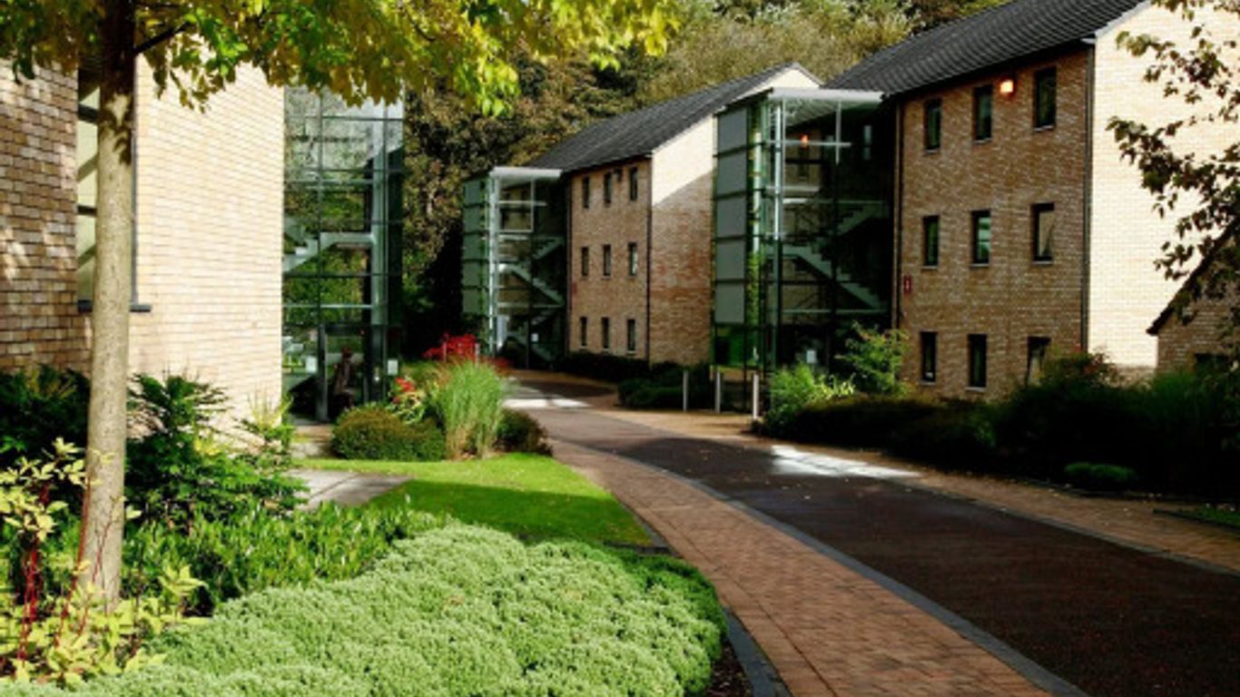 榆樹村貝爾法斯特皇后大學 - 貝爾法斯特